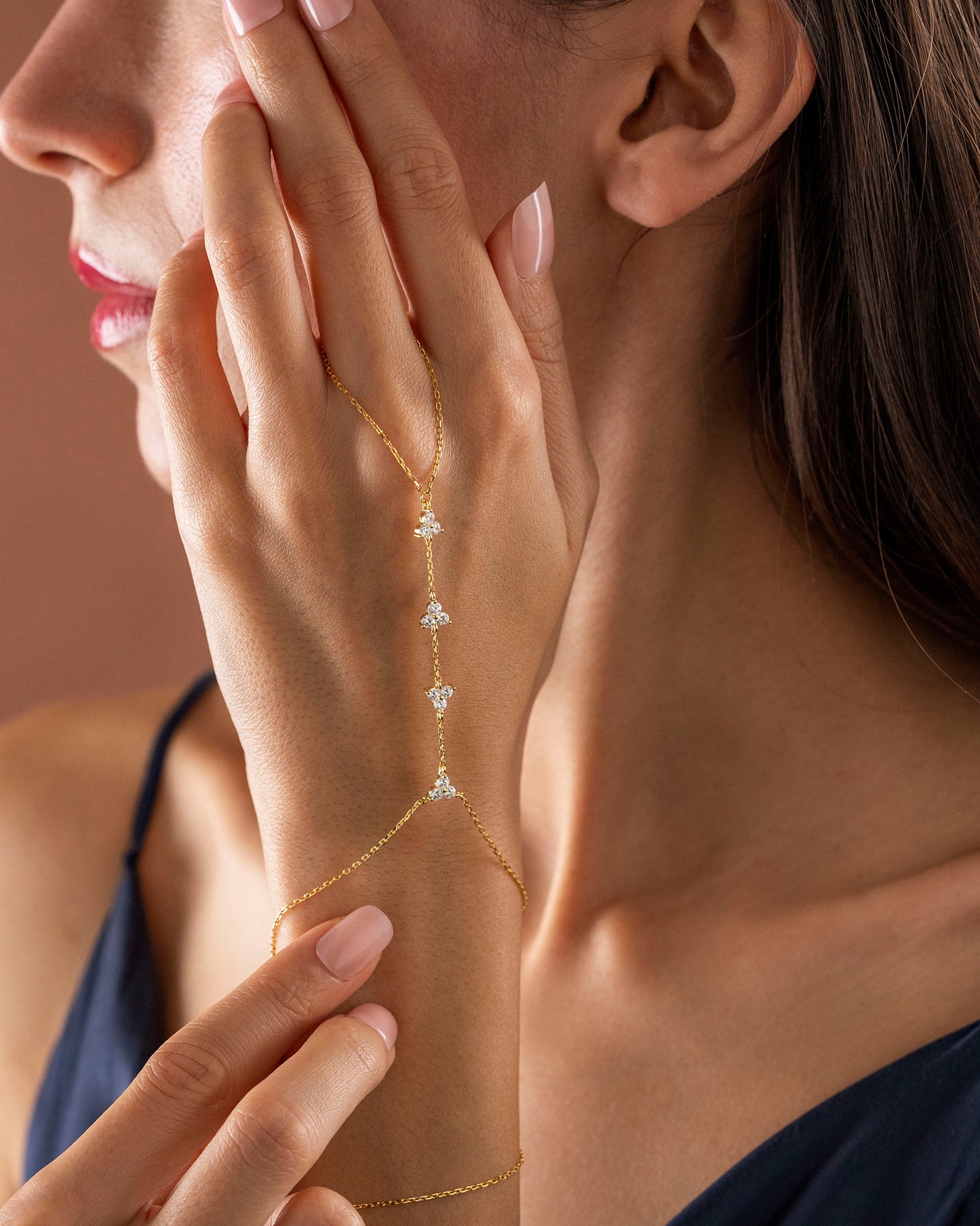 925 Ayar Gümüş Çiçek Modeli Zirkon Şahmeran