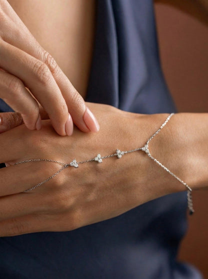 925 Ayar Gümüş Çiçek Modeli Zirkon Şahmeran